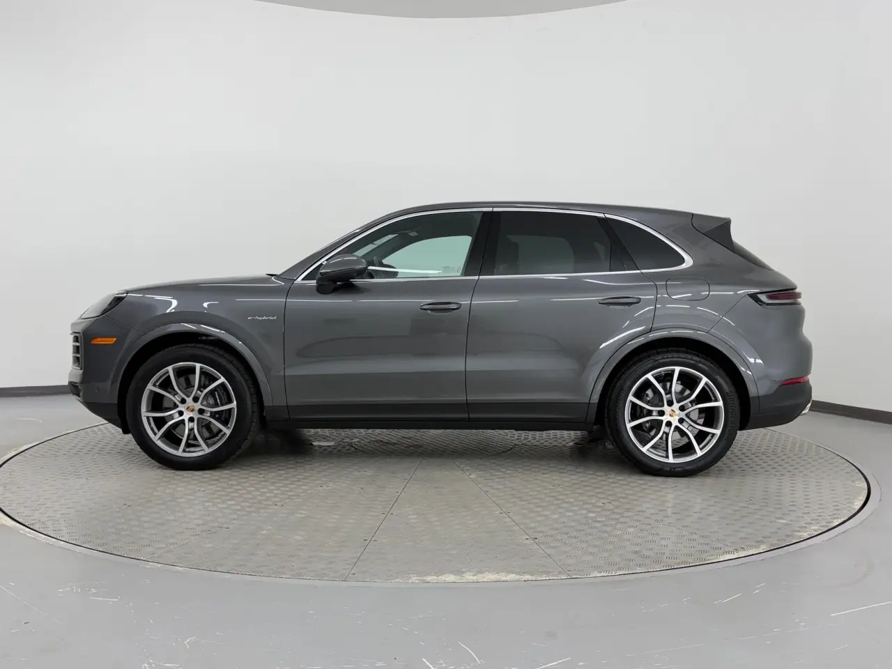 2026 Porsche Cayenne E-Hybrid - Photo 16