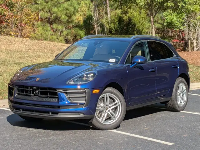 2026 Porsche Macan T - Photo 6