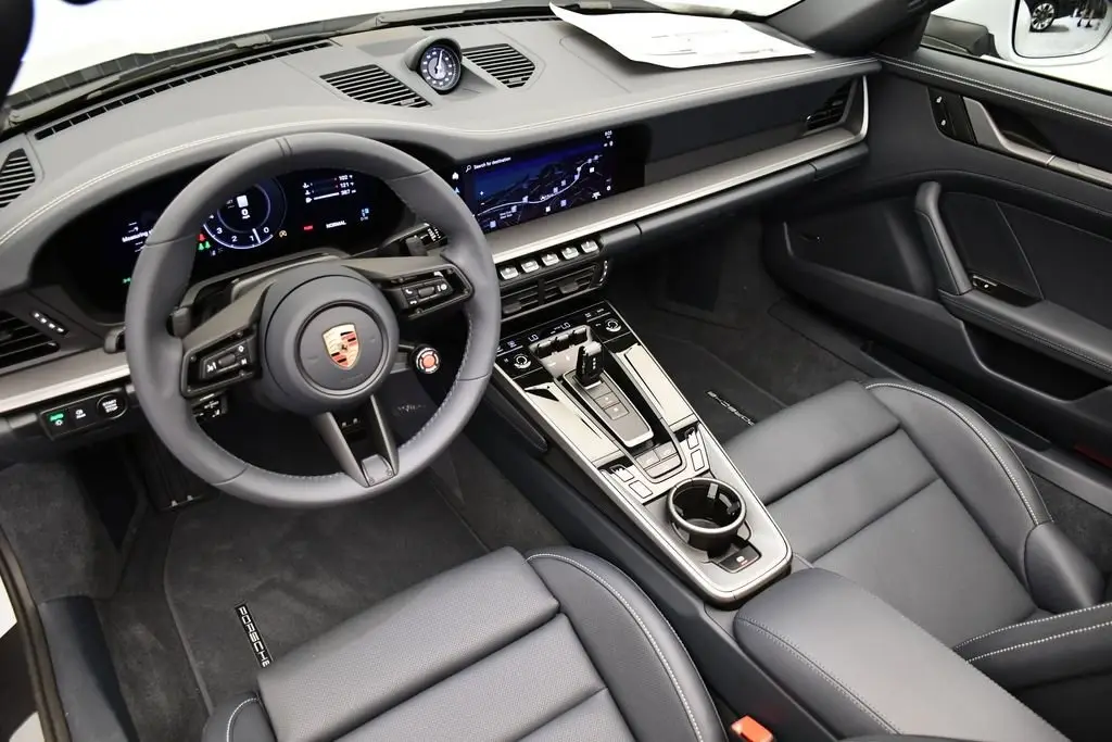 2026 Porsche 911 S - Photo 32