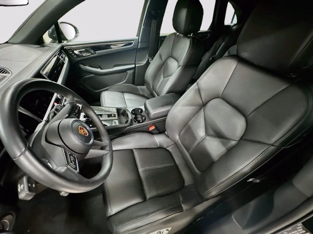 2025 Porsche Macan Base - Photo 36