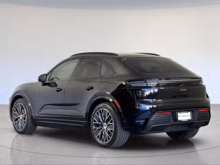 2025 Porsche Macan Turbo Electric - Photo 17
