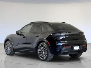 2025 Porsche Macan Turbo Electric - Photo 21
