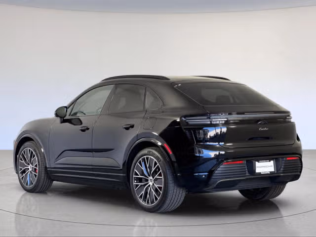 2025 Porsche Macan Turbo Electric - Photo 18