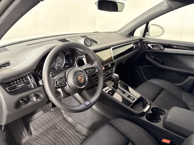 2025 Porsche Macan - Photo 26