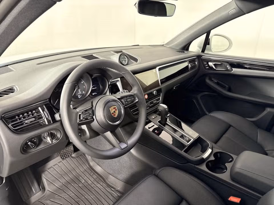 2025 Porsche Macan - Photo 27