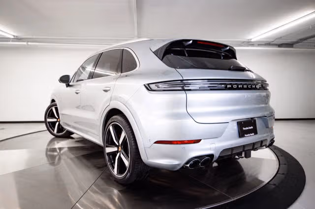 2026 Porsche Cayenne S - Photo 18