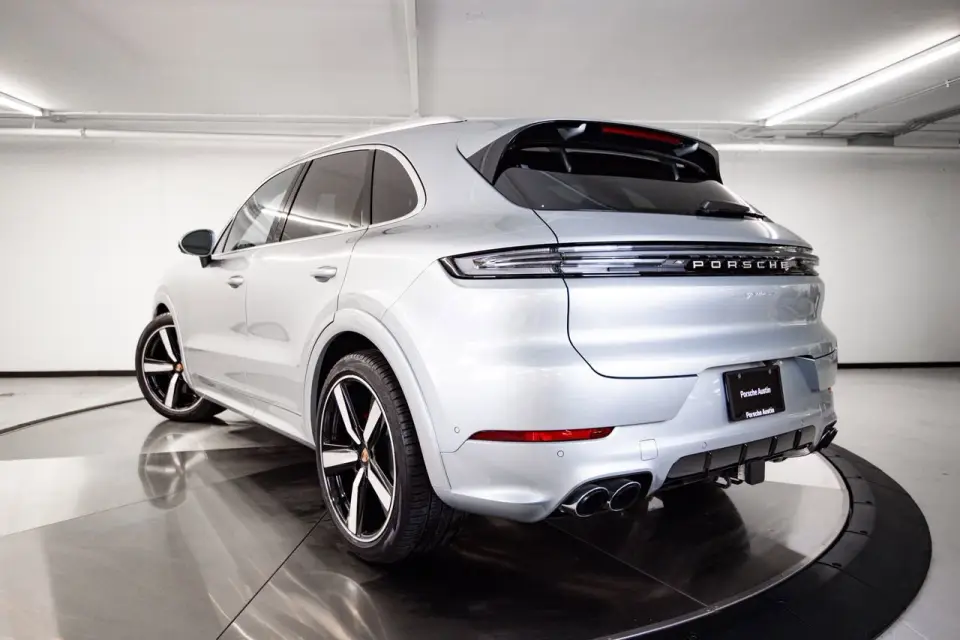 2026 Porsche Cayenne S - Photo 23