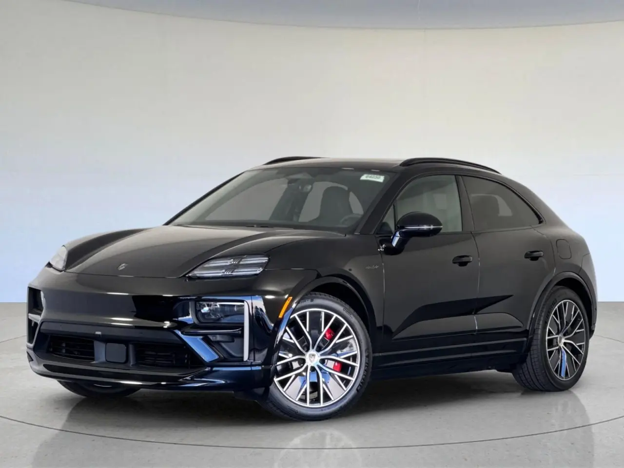 2025 Porsche Macan Turbo Electric - Photo 8