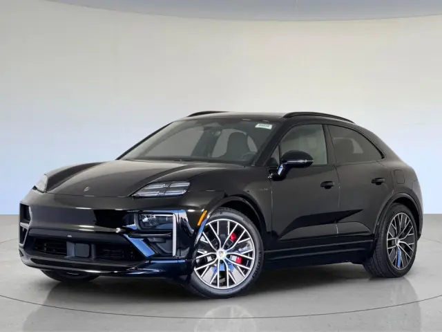 2025 Porsche Macan Turbo Electric - Photo 6
