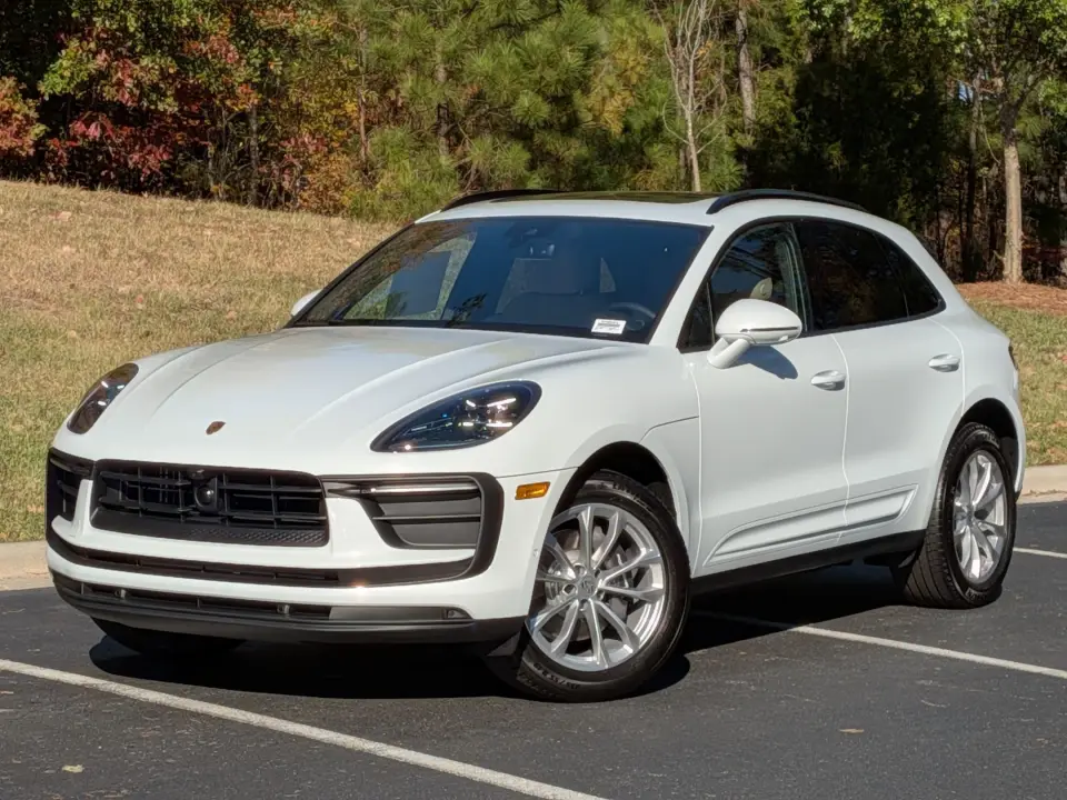 2026 Porsche Macan T - Photo 7