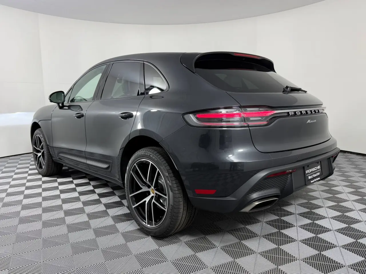 2026 Porsche Macan T - Photo 24