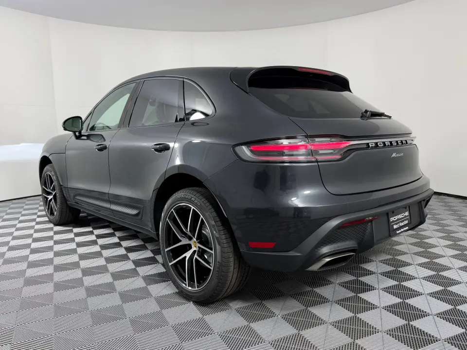 2026 Porsche Macan T - Photo 23