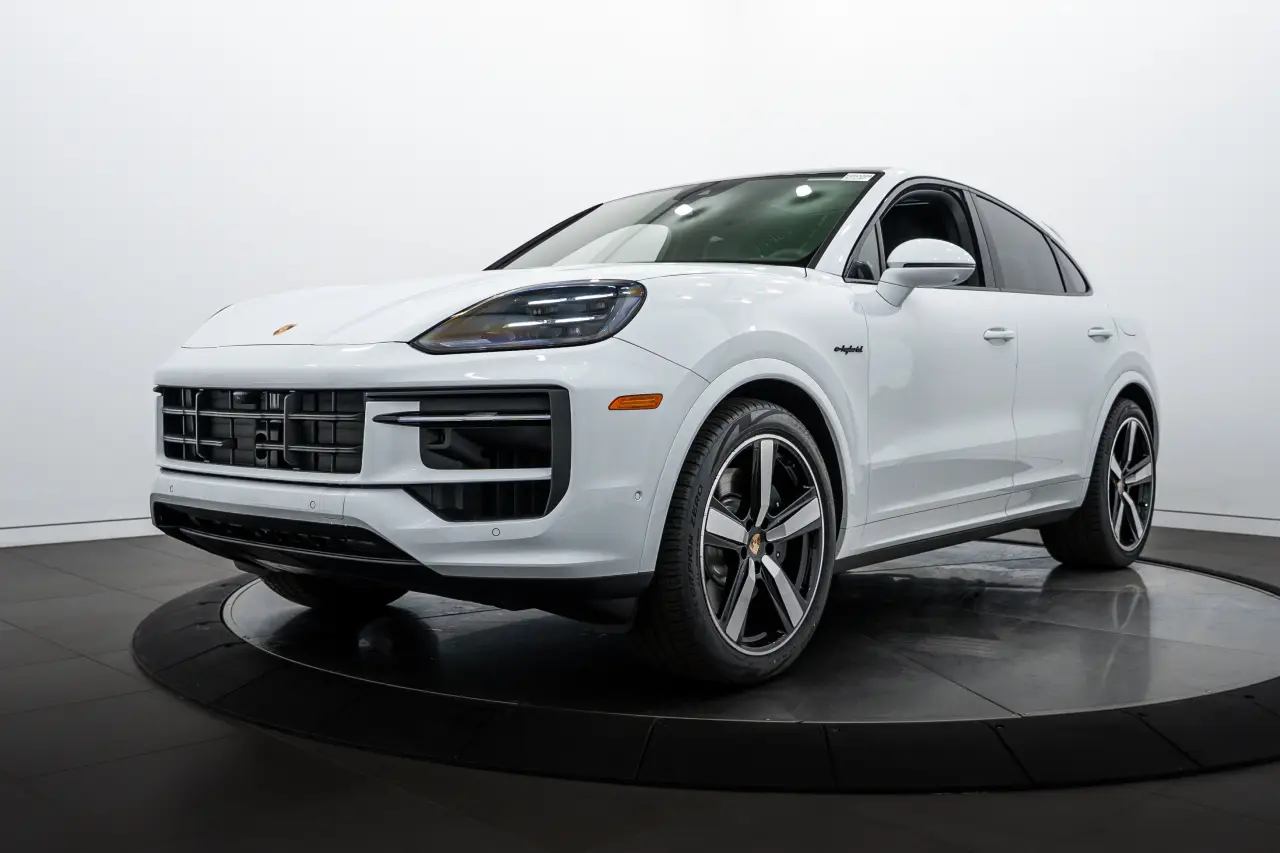 2026 Porsche Cayenne Coup E-Hybrid - Photo 8