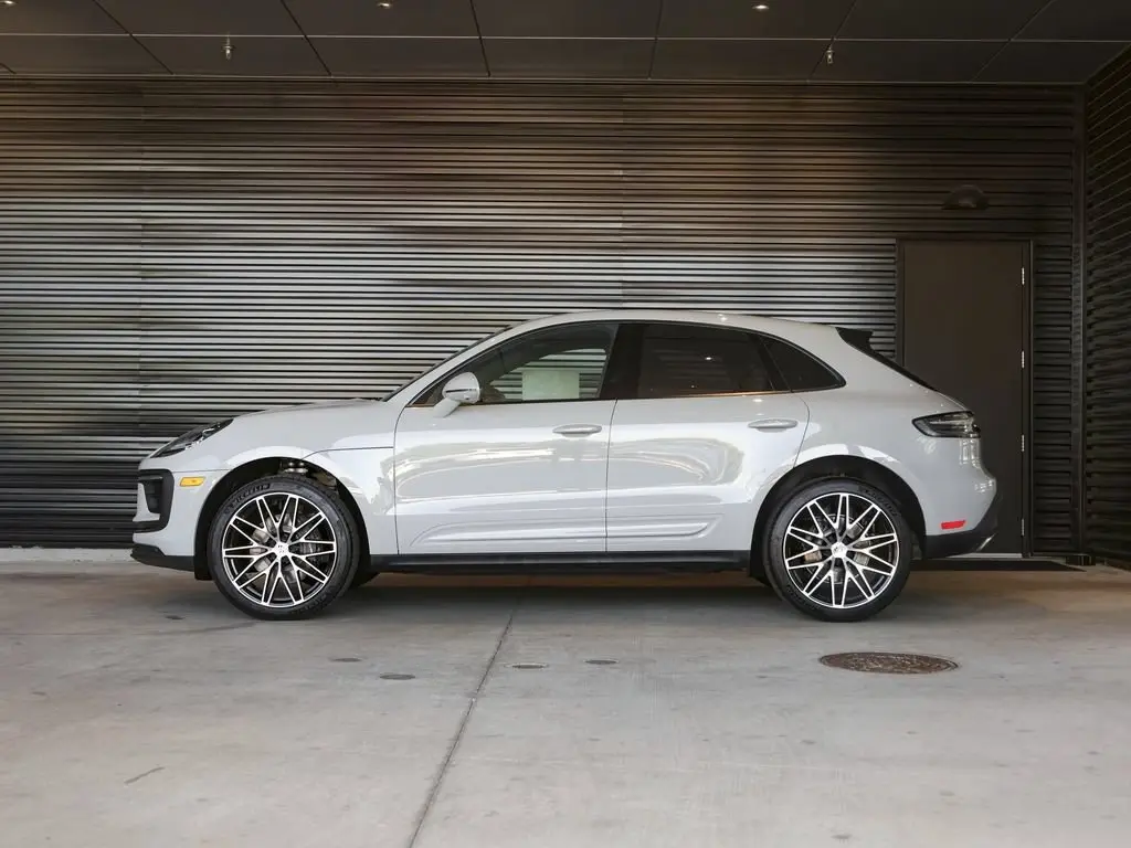 2025 Porsche Macan Base - Photo 16