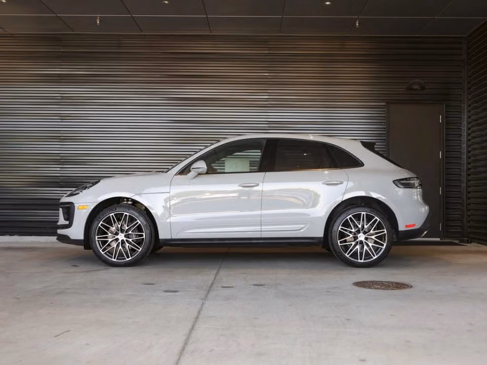2025 Porsche Macan Base - Photo 11