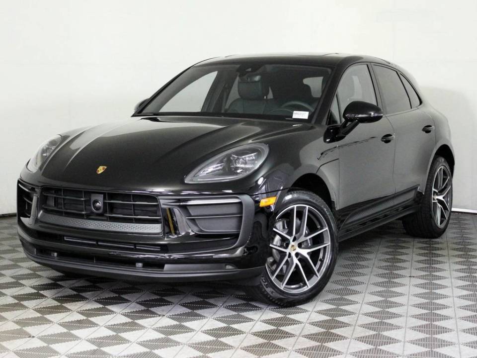 2026 Porsche Macan Base