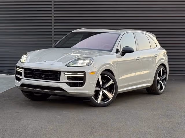 2025 Porsche Cayenne Turbo E-Hybrid - Photo 3