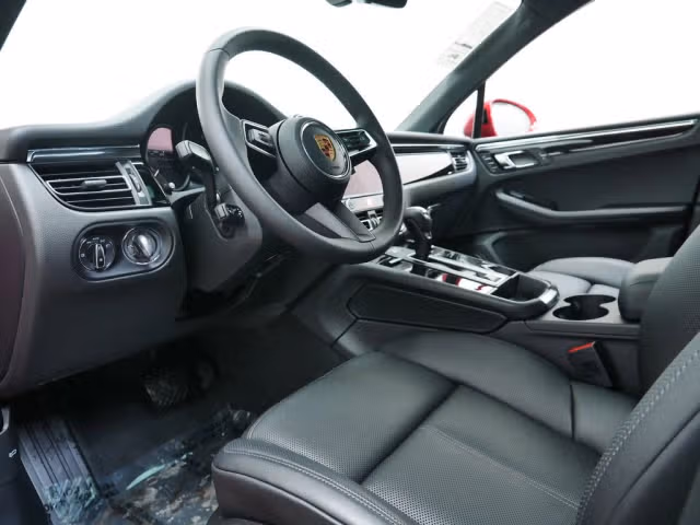 2026 Porsche Macan - Photo 26