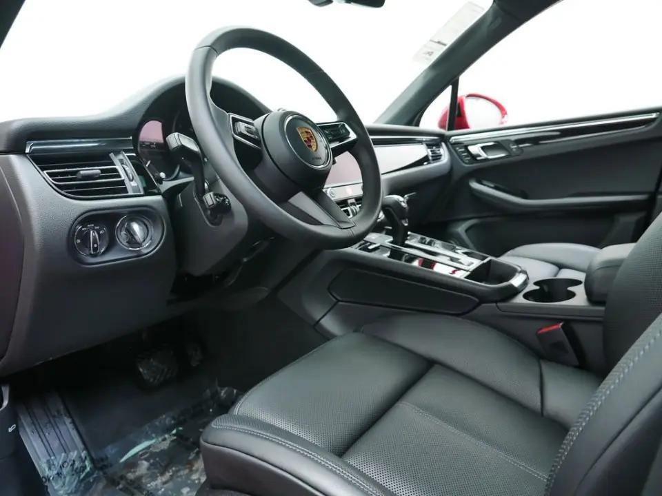 2026 Porsche Macan - Photo 31