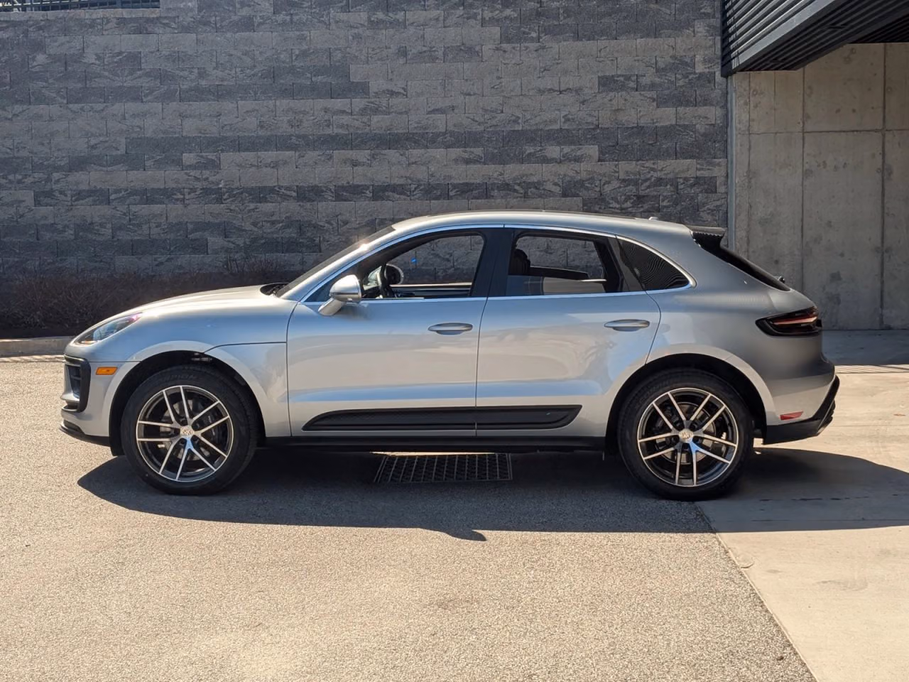 2026 Porsche Macan T - Photo 12