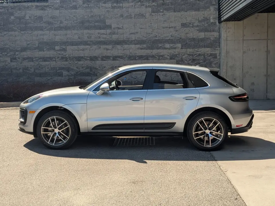 2026 Porsche Macan T - Photo 15