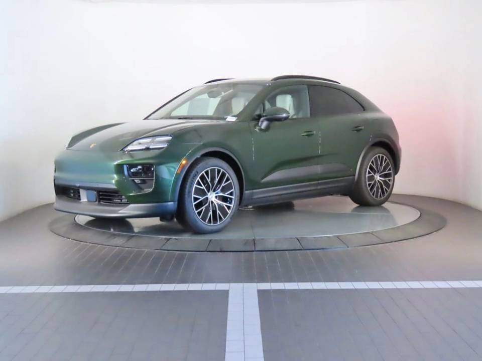 2025 Porsche Macan Base