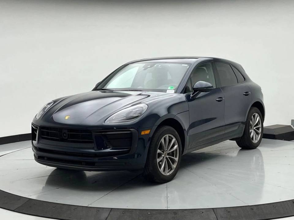 2023 Porsche Macan Base