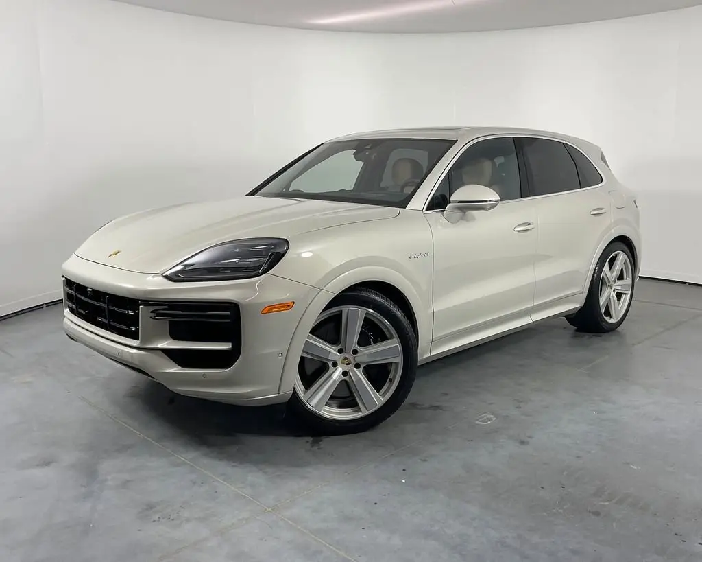2024 Porsche Cayenne Turbo E-Hybrid - Photo 8