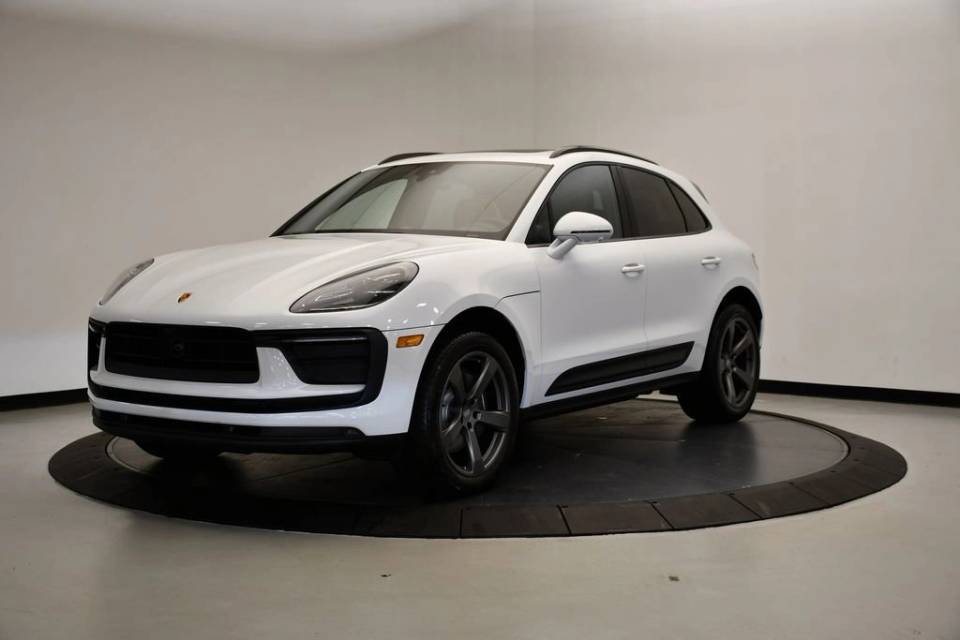 2025 Porsche Macan Base