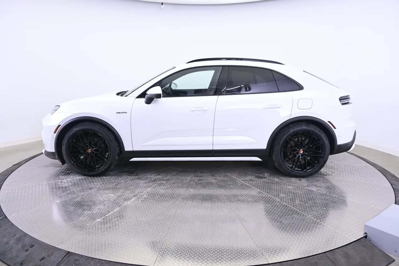 2025 Porsche Macan Base - Photo 16