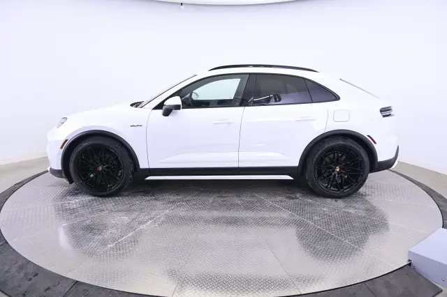 2025 Porsche Macan Base - Photo 14