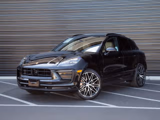 2025 Porsche Macan's photo
