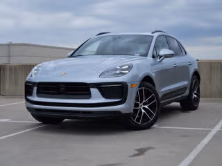 2025 Porsche Macan's photo