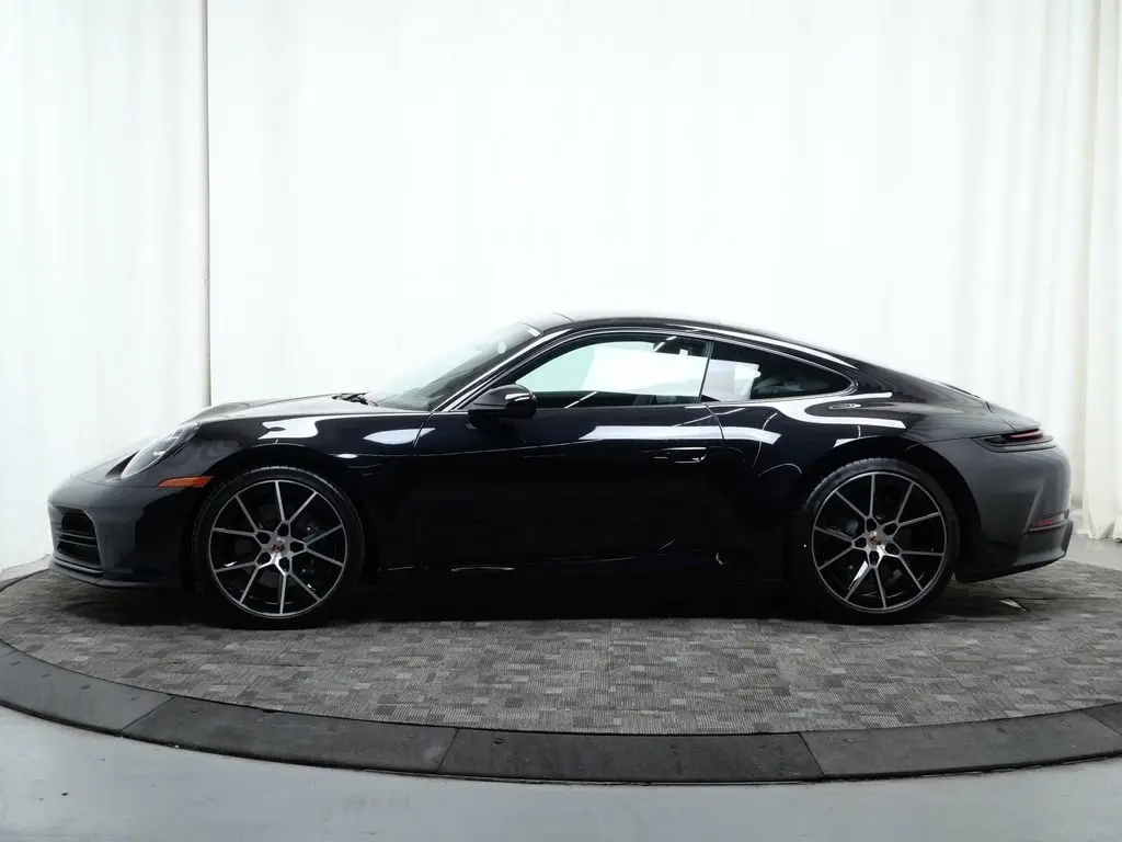 2025 Porsche 911 - Photo 16