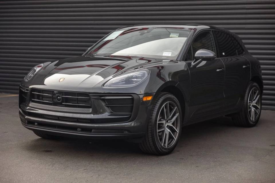 2025 Porsche Macan T