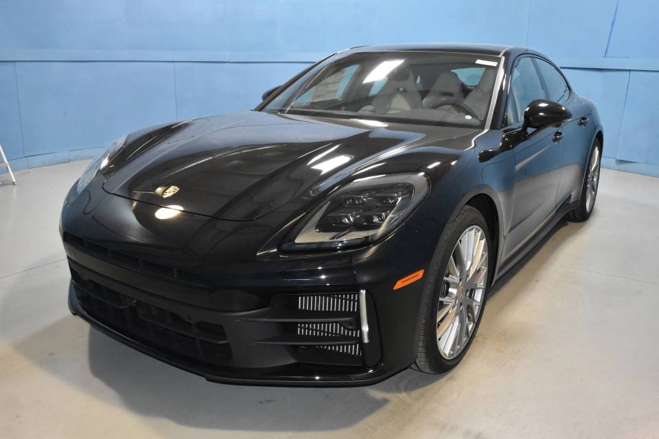 2025 Porsche Panamera 4