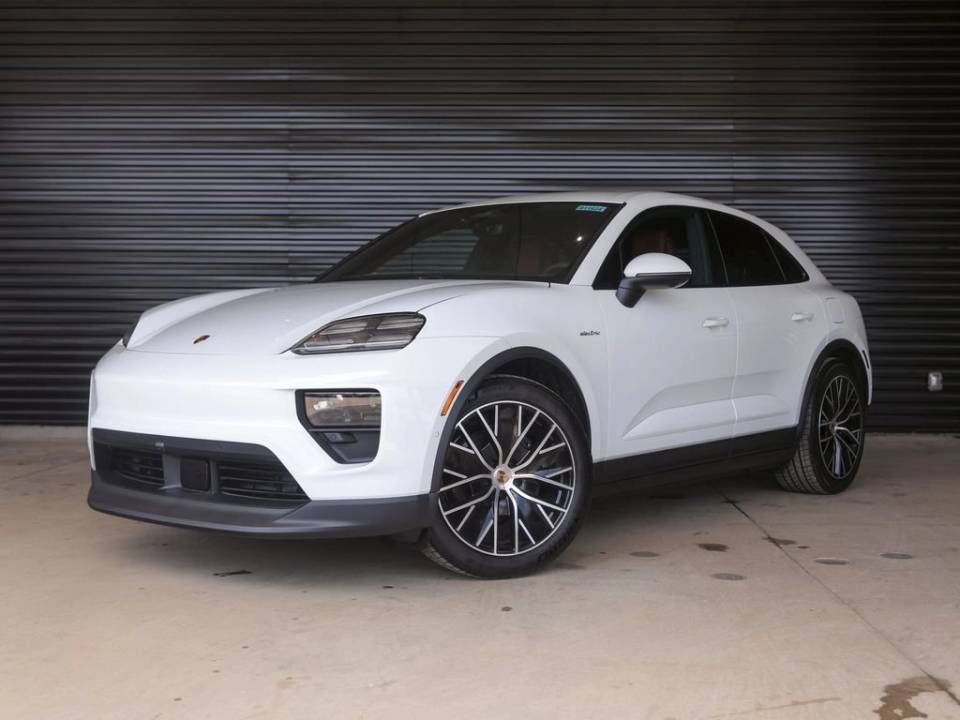 2026 Porsche Macan Base
