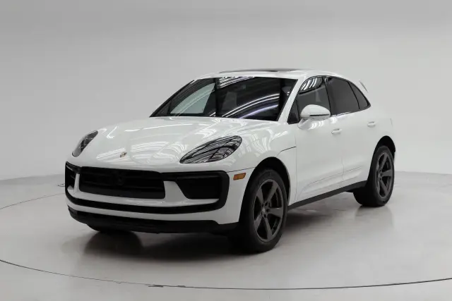 2026 Porsche Macan T - Photo 6