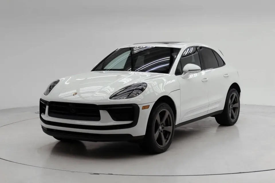 2026 Porsche Macan T - Photo 7