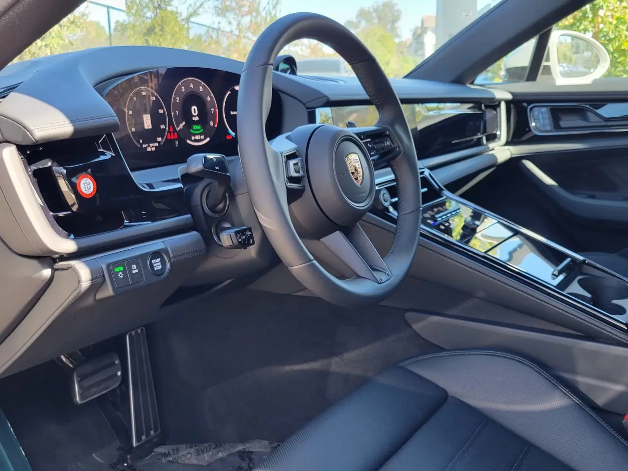 2025 Porsche Panamera 4 E-Hybrid - Photo 32