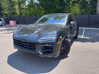 2024 Porsche Cayenne S E-Hybrid's photo