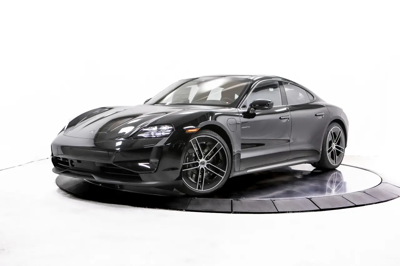 2026 Porsche Taycan Turbo - Photo 8