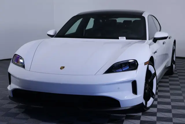2025 Porsche Taycan Base - Photo 6