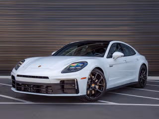 2025 Porsche Panamera 4 E-Hybrid's photo