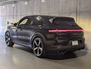 2026 Porsche Cayenne S E-Hybrid - Photo 17