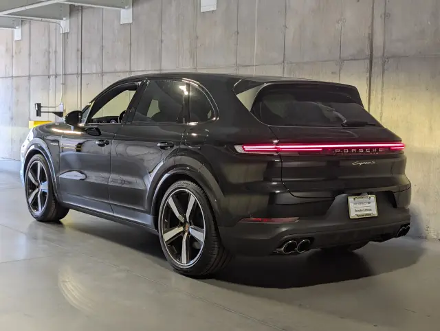 2026 Porsche Cayenne S E-Hybrid - Photo 22