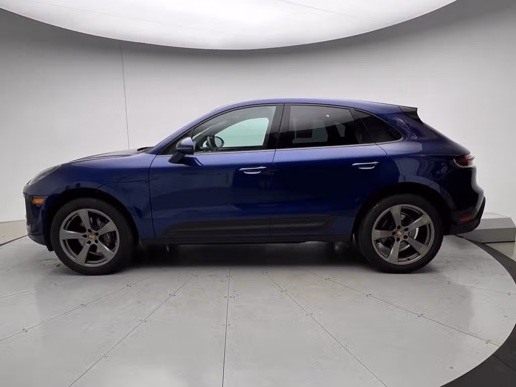 2025 Porsche Macan T - Photo 12
