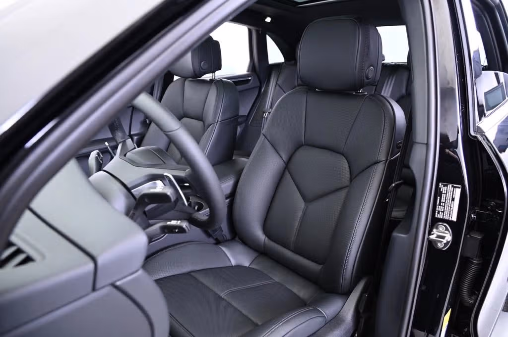 2025 Porsche Macan Base - Photo 36