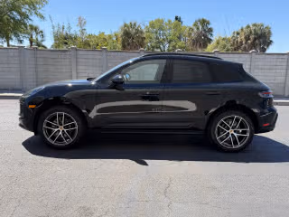 2026 Porsche Macan T - Photo 9
