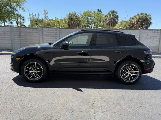 2026 Porsche Macan T - Photo 14
